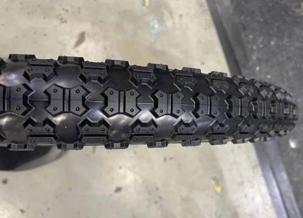 Tioga Comp III Oldschool BMX Reifen 20" Authentic Series Tyre Skinwall/Black