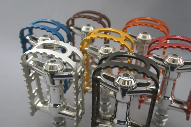 MKS BM-7 "Beartrap"-Oldschool-Pedal in verschiedenen Farben und Größen