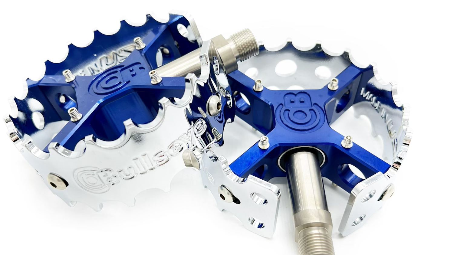 BULLSEYE PRO X ROUND PEDALS in verschied. Farben