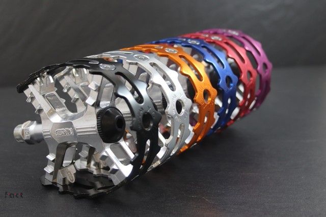MKS Beartrap (Suntour) Pedals 9/16" in verschiedenen Farben MKS Beartrap (Suntour) Pedals 9/16" in verschiedenen Farben